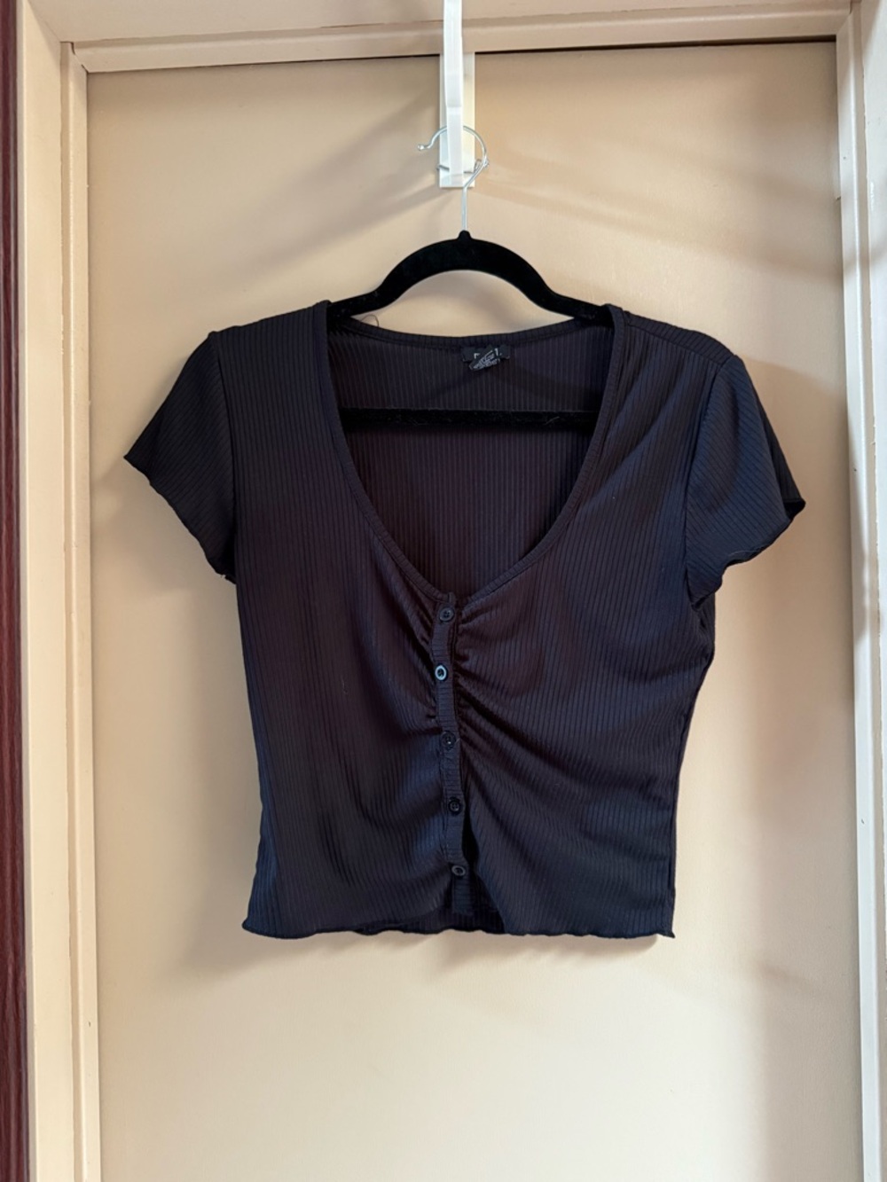 Rue21 Black Ribbed V-Neck Button Crop Top